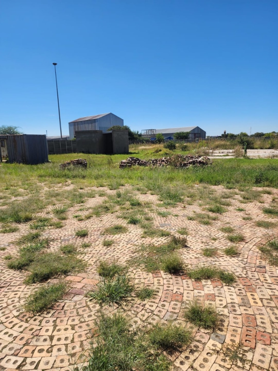 To Let Commercial Property for Rent in Uraniaville North West